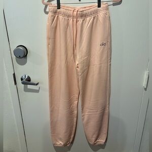 ALO Yoga Accolade Sweatpants- Peachy Glow